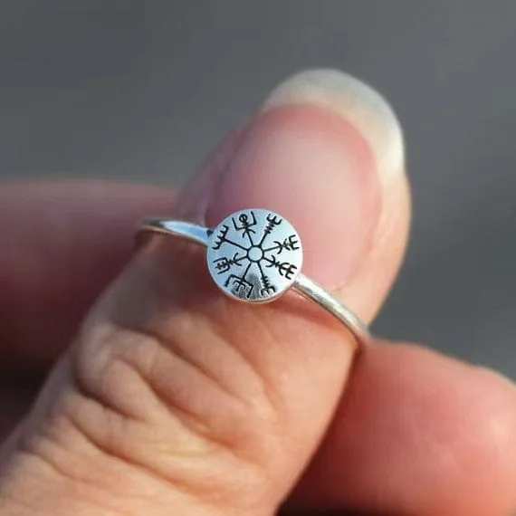 Bague Vegvisir de guerrière au bouclier